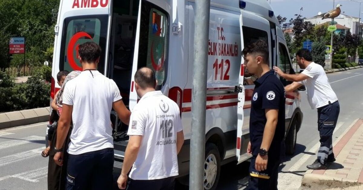 Motosiklet Devrildi: 3 Yaralı