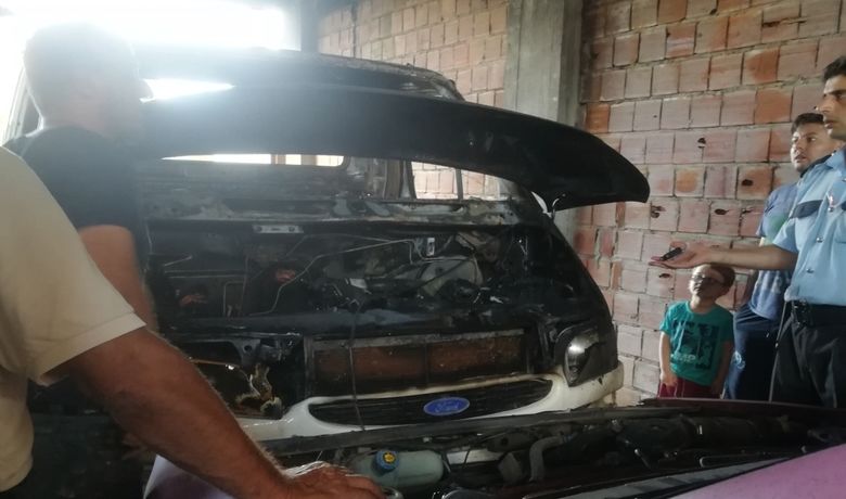 Depoda Park Halinde Bulunan İki Araç Yandı - Samsun’un Bafra ilçesinde depoda park halinde duran iki araçta yangın meydana geldi.