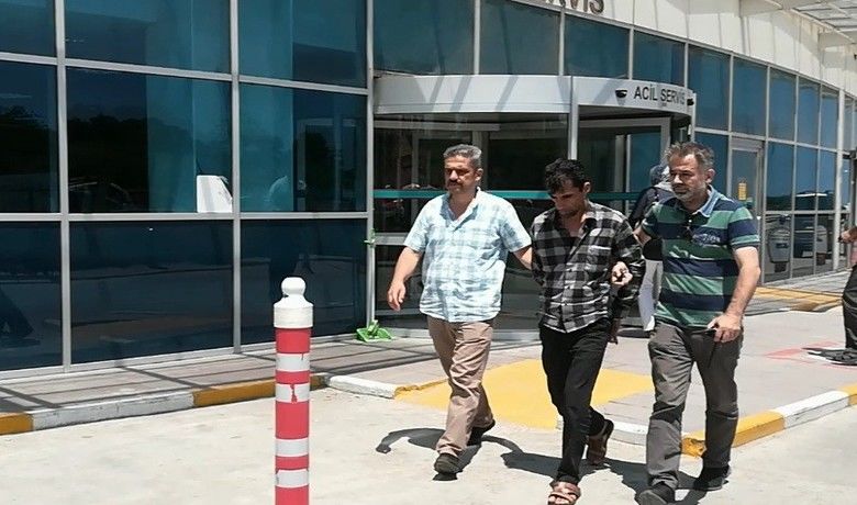 Samsun'da Yakalanan Deaş Militanı Tutuklandı - Samsun Emniyet Müdürlüğü Terörle Mücadele Şube Müdürlüğü ve Bafra İlçe Emniyet Müdürlüğü Terörle Mücadele Büro amirliği ekipleri tarafından ortaklaşa yapılan operasyonla yakalanan DEAŞ militanı Irak uyruklu şahıs tutuklandı.