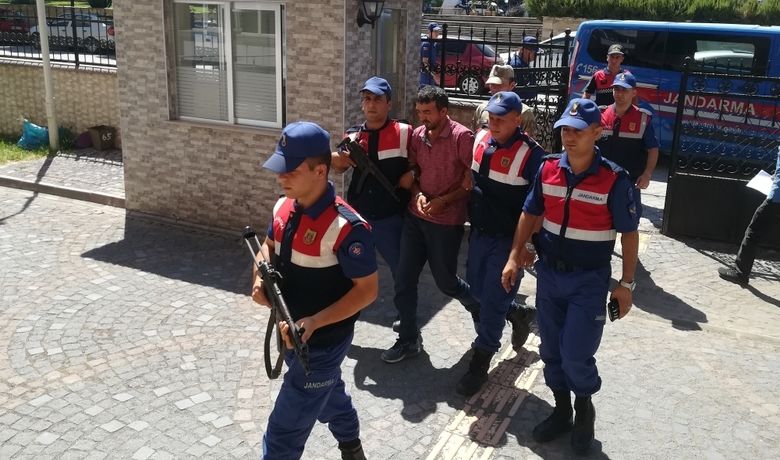 Amca Oğlunu Öldüren Cinayet Zanlısı Tutuklandı - Samsun’un Bafra ilçesinde amca oğlunu silahla ateş ederek öldüren zanlı tutuklandı.