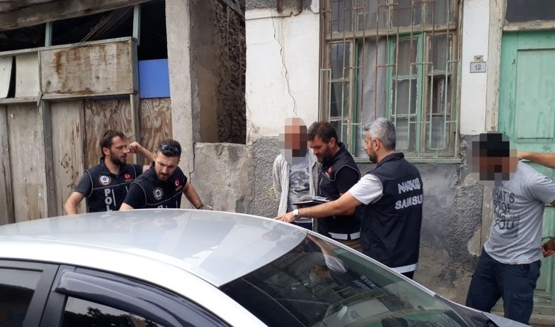 Bafra’da Uyuşturucu Yuvasına Baskın - Samsun’un Bafra ilçesinde düzenlenen uyuşturucu operasyonunda 6 kişi gözaltına alındı.