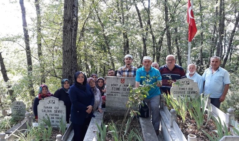 Şehitler Mezarları Başında Anıldı - Samsun Bafra Şehit Aileleri ve Gaziler Dayanışma Derneği üyeleri İstanbul ve Şırnak'ta şehit olan askerleri mezarları başında dualarla andı.