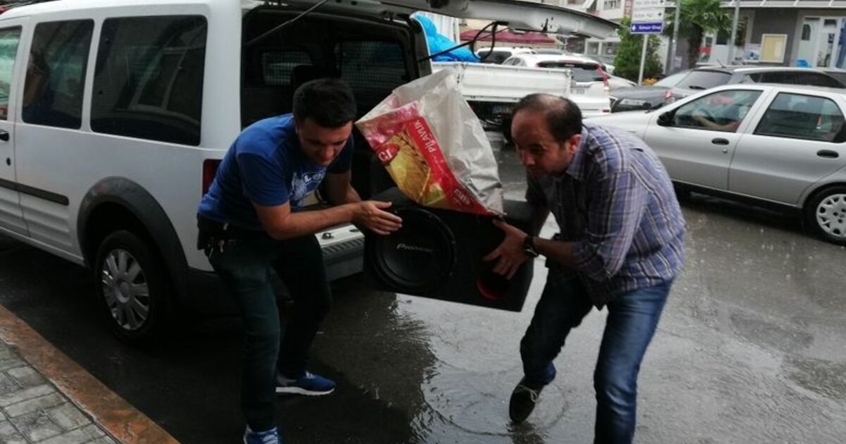 Otomobilden Çalınan Teyp Ve Hoparlörler Ele Geçirildi