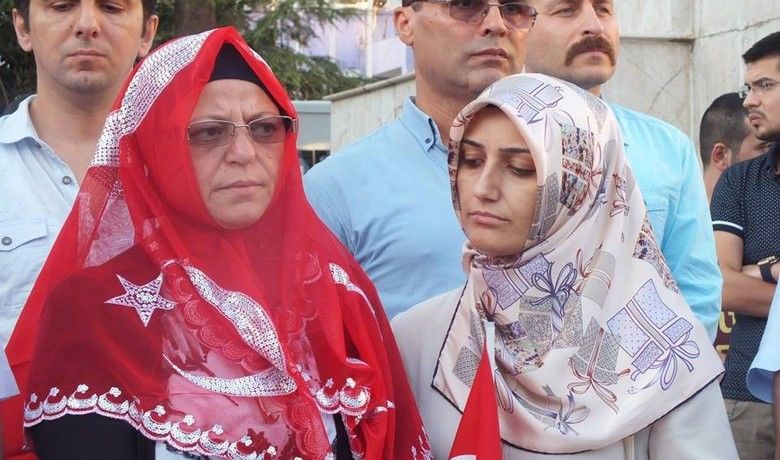 Şehit Aileleri Bafra’da'Terörist Cenazesi' İstemiyor - Samsun Bafra Şehit Aileleri ve Gaziler Dayanışma Derneği yaptığı basın açıklamasıyla Bafra Asri Mezarlığına terörist cenazesi defnedilmesini istemediğini açıkladı.