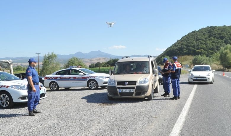 Jandarmadan Drone İle Trafik Uygulaması - Samsun Bafra İlçe Jandarma Trafik Tim ekipleri, Kolay karayolunda drone ile trafik uygulaması gerçekleştirdi.