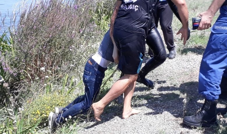 Bafra’da Kaybolan Genç Ölü Bulundu - Samsun’un Bafra ilçesinde arkadaşı ile gezmeye giden ve geceden bu yana kayıp olan 23 yaşındaki şahıs ölü bulundu.