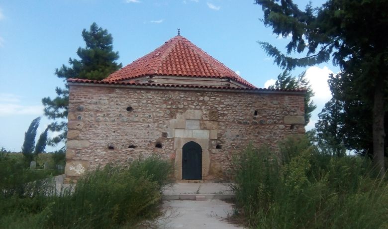 600 Yıllık Emir Mirza Bey Türbesi Restore Edildi - Definecilerin zarar verdiği 600 yıllık Emir Mirza Bey Türbesi Vakıflar Samsun Bölge Müdürlüğü tarafından restore edildi.