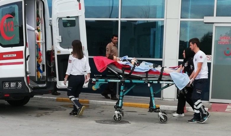 Fazla Miktarda İlaç İçenKadın Samsun'a Sevk Edildi - Samsun’un Bafra ilçesinde çok miktarda ilaç içen kadın, hayati tehlikesinin bulunduğu gerekçesiyle Samsun'a sevk edildi.