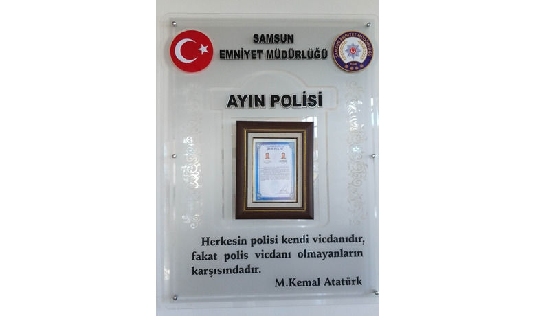 Samsun'da 2 Bekçi "Ayın Polisi" Seçildi - Samsun'da ATM'den para çeken bir kişinin cebinden bin lira parasını alıp kaçmak isteyen hırsızı yakalan 2 mahalle bekçisi Samsun'da "Ayın Polisi"  seçildi.