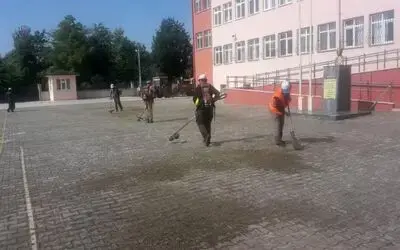 Bafra'da Okul Bahçeleri Temizleniyor