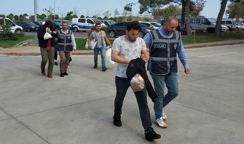 Samsun Merkezli AskerlereFetö Operasyonu: 12 Gözaltı - Samsun merkezli 13 ili kapsayan askeri personele yönelik düzenlenen Fethullahçı Terör Örgütü/Paralel Devlet Yapılanması (FETÖ/PDY) operasyonunda 11'i muvazzaf, 1'i eski asker 12 şüpheli gözaltına alındı.