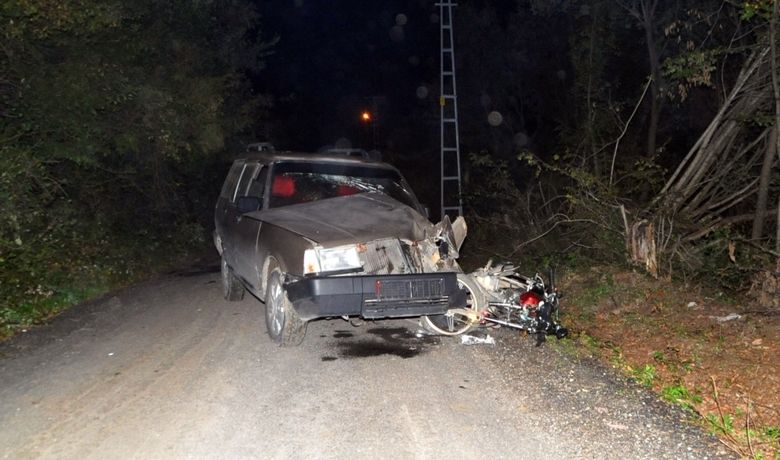 Samsun’da Otomobil İleMotosiklet Çarpıştı: 3 Yaralı - Samsun’un Bafra ilçesinde otomobil ile motosikletin çarpıştığı kazada 2’si ağır 3 kişi yaralandı.