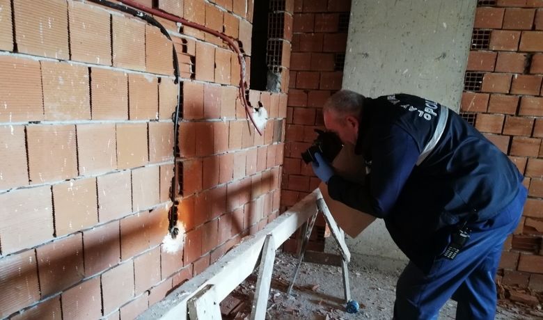 İnşaat Halindeki BinanınElektrik Kabloları Çalındı - Samsun’un Bafra ilçesinde bir inşaattan elektrik kabloları çalındı.