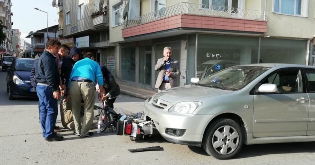 Otomobil İle Elektrikli Bisiklet Çarpıştı: 2 Yaralı