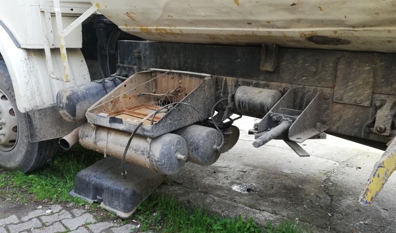 Park Halindeki 3Hafriyat Kamyonunun Aküleri Çalındı - Samsun'un Bafra ilçesinde park halindeki 3 hafriyat kamyonunun aküleri çalındı.