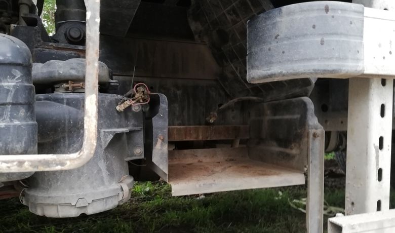 Akü Hırsızları Hız Kesmiyor Samsun'un Bafra İlçesinde2 Günde 12 Bin Liralık Akü Çalındı - Samsun’un Bafra ilçesine dadanan akü hırsızları, her gün farklı noktalarda kamyon ve tırları hedef almaya devam ediyor.