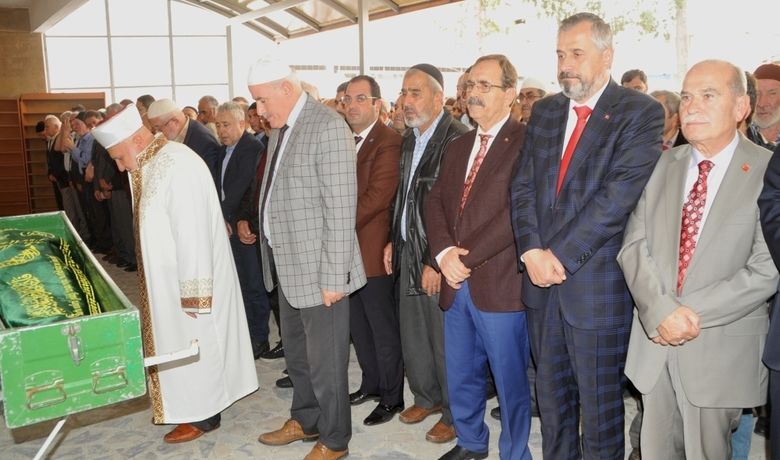Başkan Şahin, Kaşıkçı'nın Cenazesine Katıldı - Samsun’un Bafra ilçesinde vefat eden emekli imam sevenlerinin gözyaşları içerisinde defnedildi.