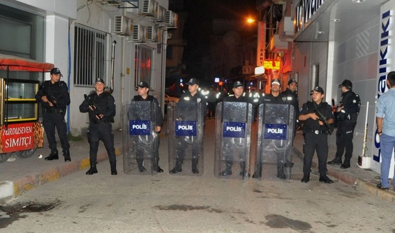 Bafra’da Asayiş Uygulaması - Samsun’un Bafra ilçesinde yapılan asayiş uygulamasında eğlence mekanları ve sabit noktalarda her taraf didik didik arandı.