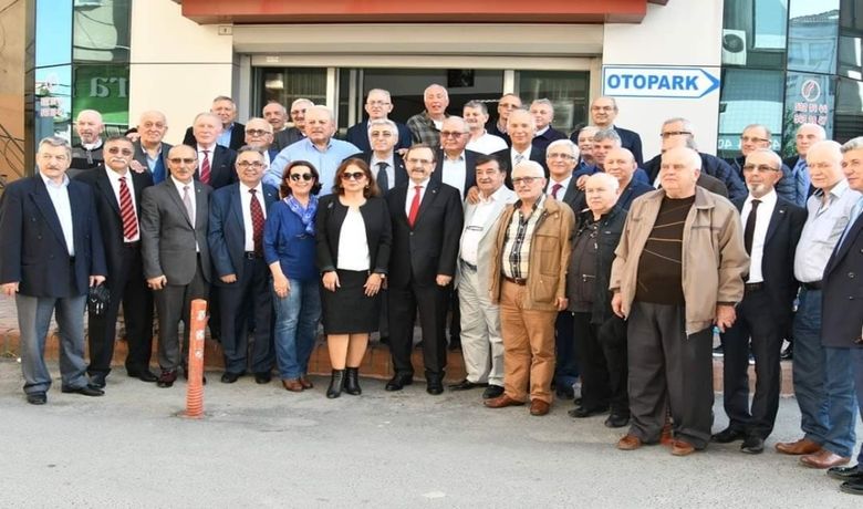 Lise Arkadaşları Yıllar Sonra Buluştu - Samsun Büyükşehir Belediye Başkanı Zihni Şahin, lise arkadaşları ile bir araya geldi.