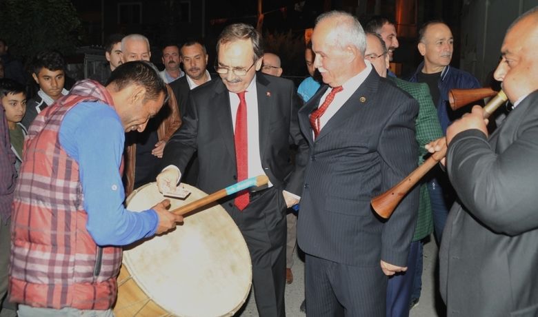 Bafra’da Cumhuriyet KutlamasındaBaşkan Şahin’e Büyük İlgi - Samsun’un Bafra ilçesinde düzenlenen ’Geleneksel Cumhuriyet Bayramı Kutlama Şöleni’ coşkulu bir şekilde gerçekleştirildi.