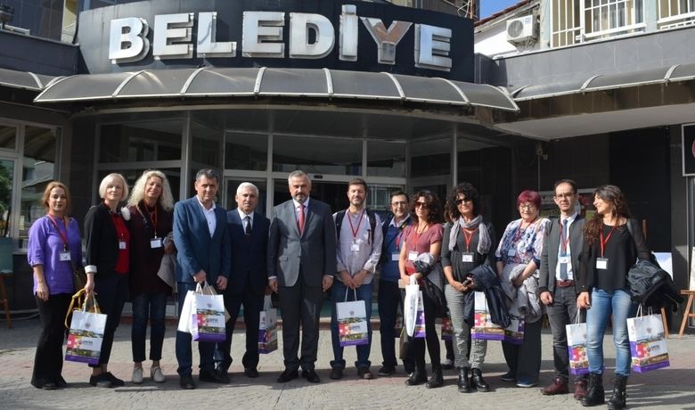 Bafra Atatürk Anadolu LisesininÇevre Duyarlı Erasmus Projesi - Bafra Atatürk Anadolu Lisesinin dört Avrupa ülkesi ile beraber yürütmeye başladığı "Su: Hayatın Kaynağına Karşı İnsanlığın Tutumu adlı Erasmus+ AB Projesi"nin başlangıç toplantısı gerçekleştirildi.