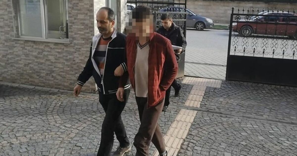 Müftülük Ve Kur'an Kursundan Hırsızlık Zanlısı Tanıdık Çıktı Bafra'da Laptop Çaldığı Müftülüğe Bayrak Asan Şüpheli Yakalandı