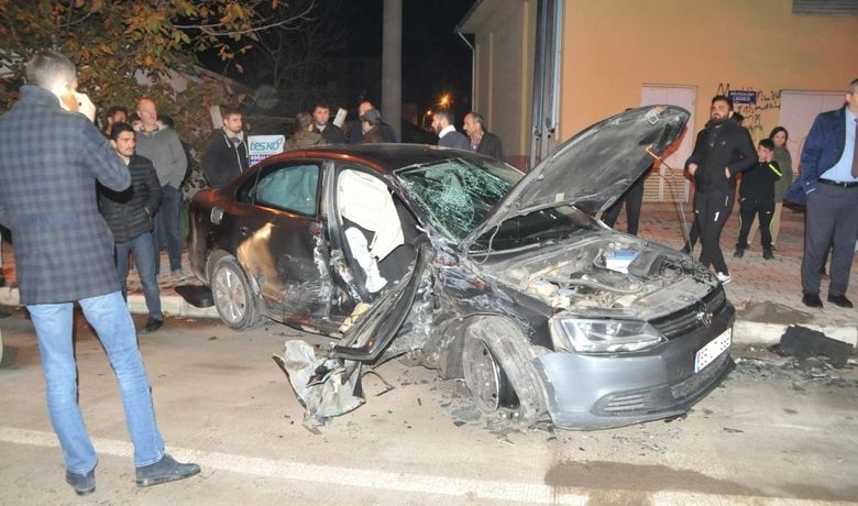 Bafra’da Trafik Kazası: 4 Yaralı - Samsun’un Bafra ilçesinde meydana gelen trafik kazasında 4 kişi yaralandı. Otomobilde sıkışan kadın yolcu itfaiye ekipleri tarafından bulunduğu yerden güçlükle çıkartıldı.