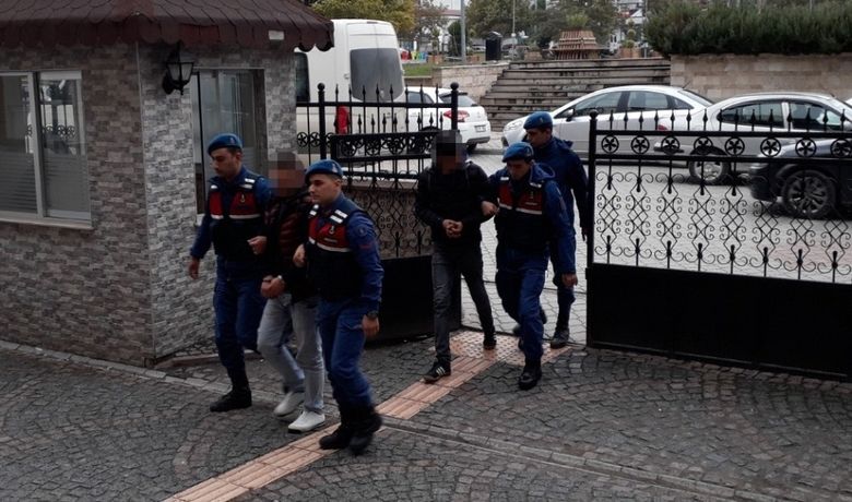 Fındık Hırsızlığı Zanlıları Yakalandı - Samsun'un 19 Mayıs ilçesinde fındık çaldıkları iddiasıyla gözaltına alınan 2 şüpheli adliyeye sevk edildi.