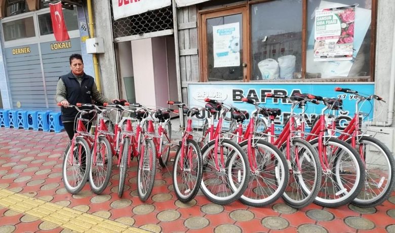 Büyükşehir BelediyesindenKadınlara Bisiklet Desteği - Samsun Büyükşehir Belediyesi, “Bisikletli Kadınlar" isimli proje kapsamında Bafra Bisikletçiler Derneğine 10 adet bisiklet bağışında bulundu.