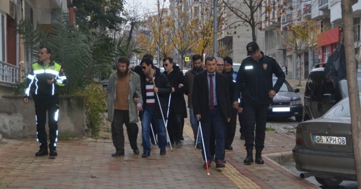 Görme Engelliler Ve Emniyet Müdürü Sarı Çizgilerin Önemine Dikkat Çekti