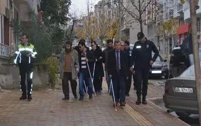 Görme Engelliler Ve Emniyet Müdürü Sarı Çizgilerin Önemine Dikkat Çekti