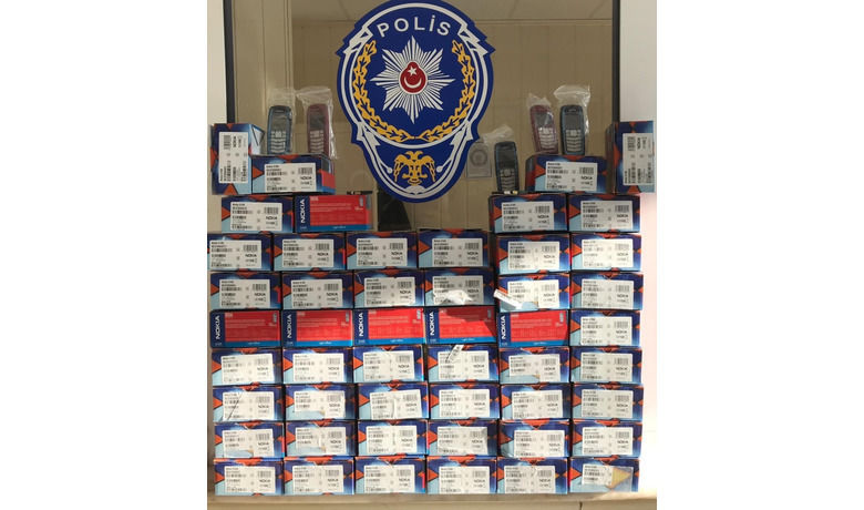 Bafra’da 50 Adet Kaçak Cep Telefonu Ele Geçirildi - Samsun’un Bafra ilçesinde 50 adet kaçak cep telefonu ele geçirildi.