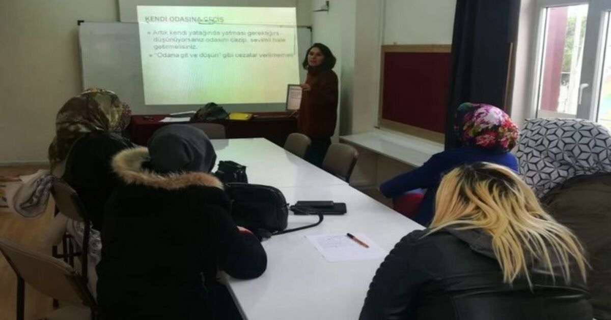 Altınyaprak İlkokulunda Bağımlılık Konulu Anne Semineri