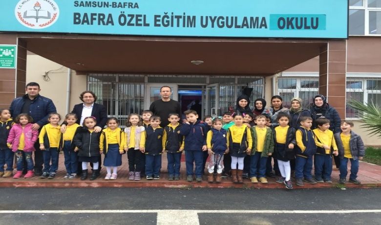 Altınyaprak İlkokulu Özel Eğitim Uygulama Okulunda - Altınyaprak İlkokulu öğretmeni Ferdi Atmaca “OKULUM, EVİM VE ÇEVREM” Projesi kapsamında Özel Eğitim Uygulama Okulu’na veli ve öğrencileri ile gezi düzenledi. 