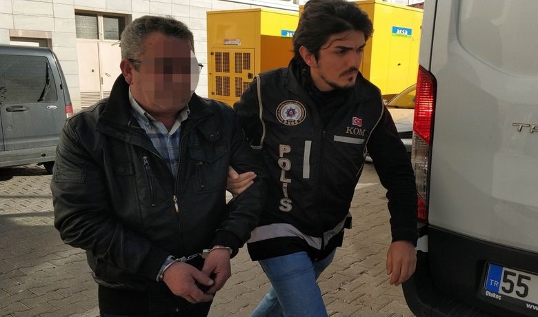 Samsun'da Yılbaşı Öncesi Kaçakİçki Operasyonu: 1 Gözaltı - Samsun'da yaklaşan yılbaşı öncesi polis ekiplerinin kaçak içki faaliyetlerinin önlenmesine yönelik düzenlediği operasyonda gümrük kaçağı toplam 303 şişe içki ele geçti.