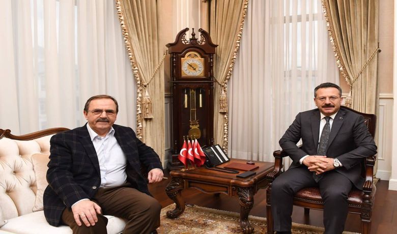 Başkan Şahin'den Vali Aksoy'a Ziyaret - Samsun Büyükşehir Belediye Başkanı Zihni Şahin, Kocaeli Valisi Hüseyin Aksoy'u ziyaret etti, "Eski valimiz tam bir Samsun sevdalısı. Bunu bir kez daha gördük" dedi