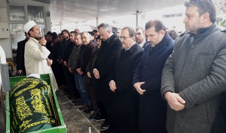 Gölde Hayatını Kaybeden Onur Özcan Defnedildi - Samsun’un Bafra ilçesinde göle attığı ağı toplarken kayıktan düşüp hayatını kaybeden Onur Özcan, sevenlerinin gözyaşları arasında defnedildi.