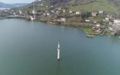 200 Haneden Bir Tek 'Minare' Kaldı Baraj Suları İçinde Yükselen Minare Görenleri Şaşırtıyor Sular Altında Kalan 7 Asırlık Çınarın Su Yüzüne Çıkan Dalları Odun İçin Kesilmiş
