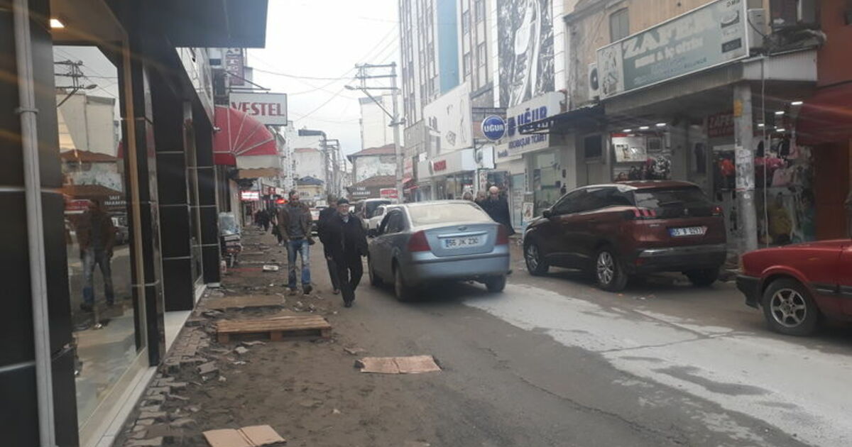 Alaçam Caddesi Kaldırım Çalışması Yedaş’ı Bekliyor 