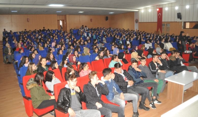 Bafra’da “sosyal MedyaVe Teknoloji Bağımlılığı” Semineri - Samsun'un Bafra ilçesinde mesleki ve teknik okul öğrencilerine “Sosyal Medya ve Teknoloji Bağımlılığı” semineri verildi. 2 bin öğrenciye verilen seminerlerde sosyal medyanın insan hayatındaki olumsuz etkileri anlatıldı.