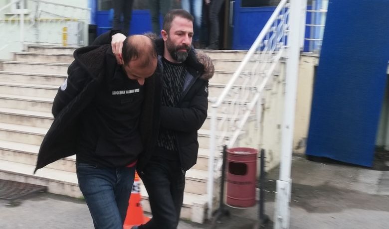 Uyuşturucu Taciri Bafra’da Yakalandı - İstanbul’dan aldığı uyuşturucuları Samsun'un Alaçam ilçesine götürmek isteyen zanlı Bafra ilçesinde narkotim ekiplerince gözaltına alındı.