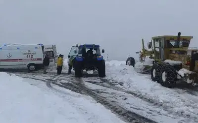 Büyükşehirden 'Kar' Mesaisi Hastalar Hastaneye Yetiştirildi, Mahsur Kalan 3 Kardeş Kurtarıldı, Kapalı Yollar Açıldı