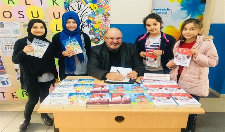 Halk Şairi Birfani Galip Öztürk Ortaokulunda - Bafra Galip Öztürk Ortaokulu " Okur Yazar Buluşması " Projesi Kapsamında, Kültür Bakanlığı Halk Şairi, Birfani mahlaslı Mehmet Alan Birfani‘yi konuk etti.