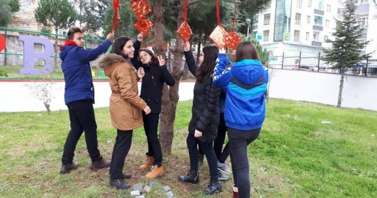 Bafra Anadolu Lisesinde Ağaçlar Kitap Açtı
