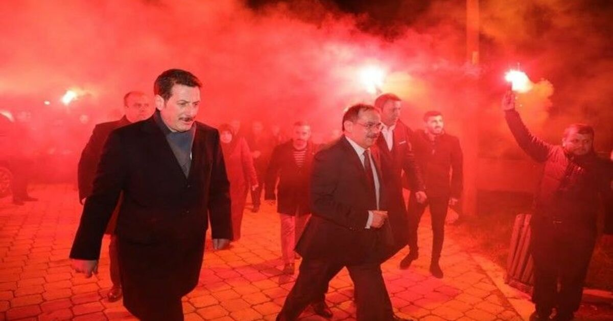 Demir Ve Tok'a Meşaleli Karşılama