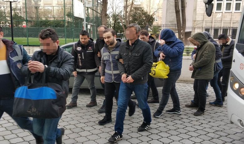 Samsun'da Silah Ticaretinden 7 Kişi Adliyede - Samsun'da silah ticaretine yönelik düzenlenen operasyonda gözaltına alınan 7 kişi adliyeye sevk edildi.