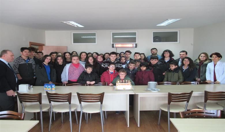 Bafra’da Altın Umut “sevgide Engel Yok” Projesi - Bafra’da Altın Umut ‘’Sevgide Engel Yok’  projesi kapsamında bir araya gelen Doğankaya Özel Eğitim Uygulama Merkezi ve Altınkaya Anadolu Lisesi öğretmen ve öğrencileri eğitimde engelin aşılmasında neler yapılabileceğine örnek olabilecek bir çalışmaya imza attılar.