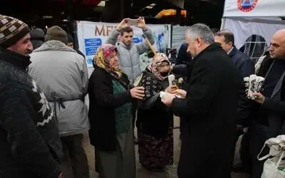 Başkan Kılıç, Pazar Yerinde Bez Çanta Dağıttı
