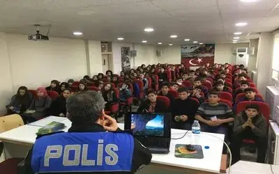 Bafra’da Öğrencilere Bağımlılık, Suç, Şiddet, Taciz Ve Cezalar Semineri
