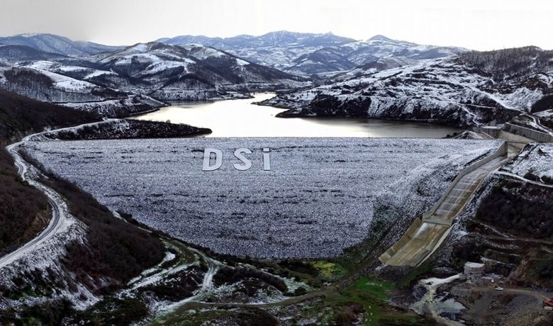 Dağköy Barajı'ndan Dev Katkı 3 Bin 800 Kişiyeİstihdam, Ülke Ekonomisine De 41 Milyon Katkı Sağlayacak - Ülke ekonomisine 41 milyon TL’den fazla katkı sağlayıp, 3 bin 800 kişiye de istihdam kapısı açacak Dağköy Barajı'nın inşaatı tamamlandı.